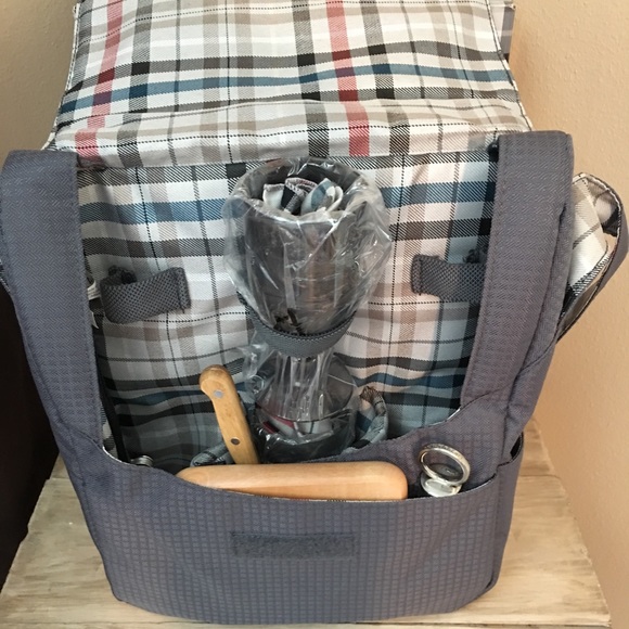 Britannia Picnic Set - Picture 2 of 3